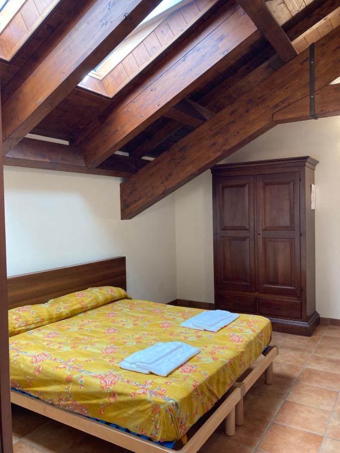 Gattico Agriturismo Altana Del Motto Rosso מראה חיצוני תמונה