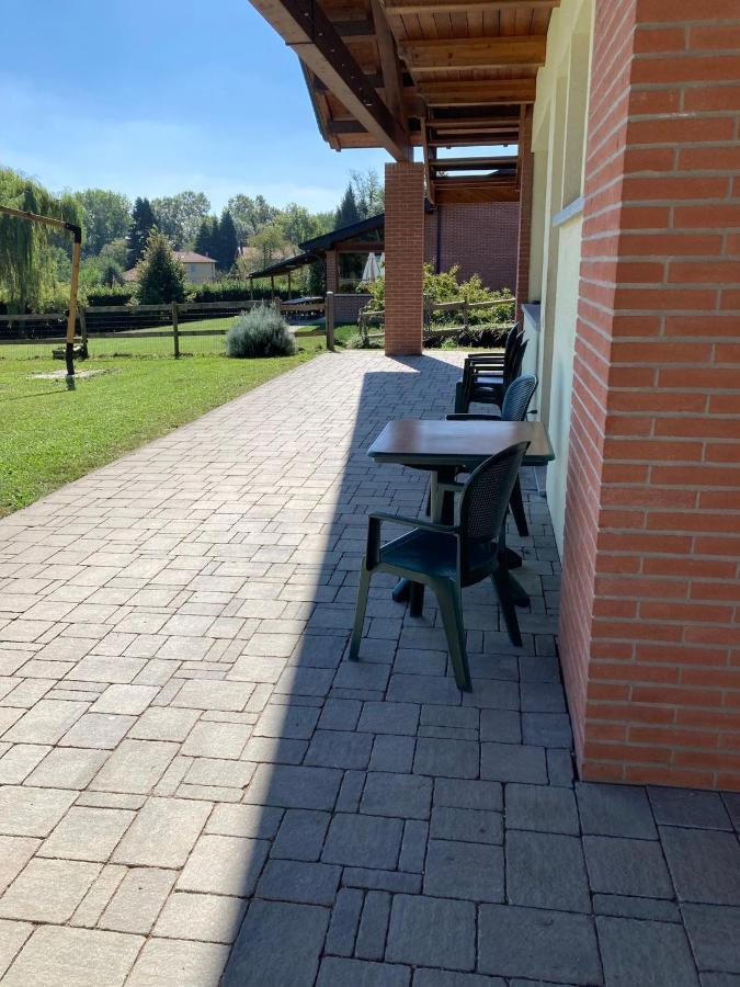 Gattico Agriturismo Altana Del Motto Rosso מראה חיצוני תמונה