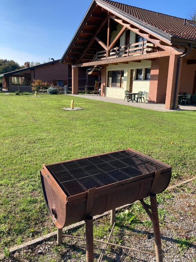 Gattico Agriturismo Altana Del Motto Rosso מראה חיצוני תמונה
