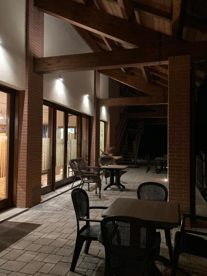 Gattico Agriturismo Altana Del Motto Rosso מראה חיצוני תמונה