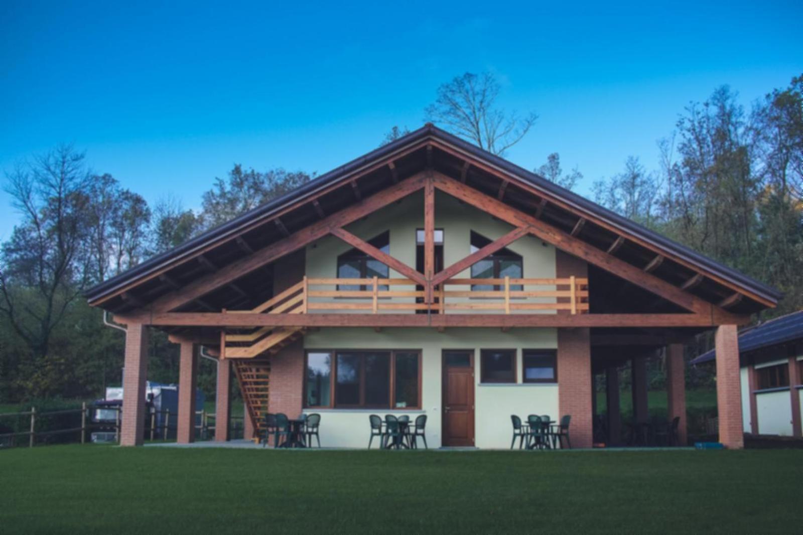 Gattico Agriturismo Altana Del Motto Rosso מראה חיצוני תמונה