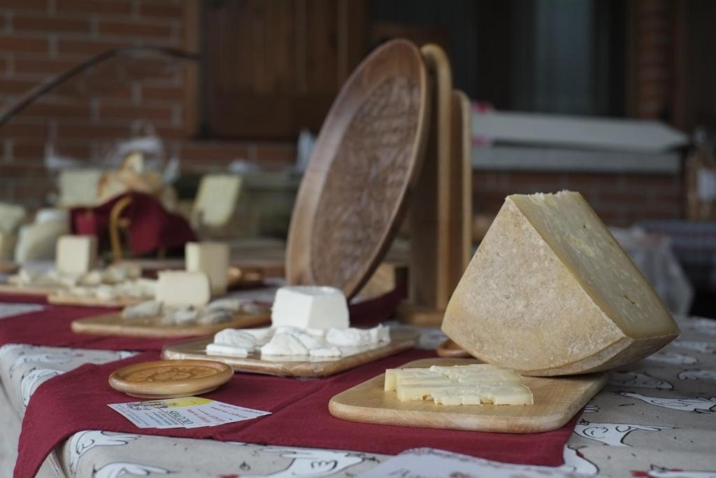 Gattico Agriturismo Altana Del Motto Rosso מראה חיצוני תמונה