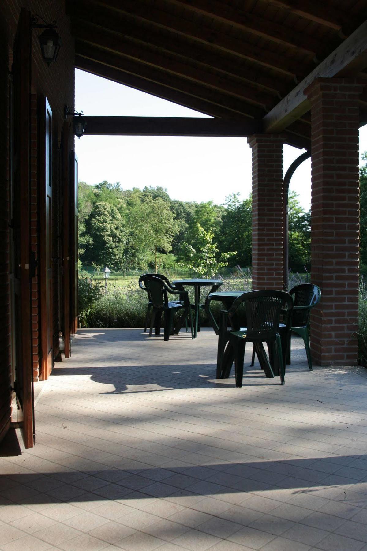 Gattico Agriturismo Altana Del Motto Rosso מראה חיצוני תמונה