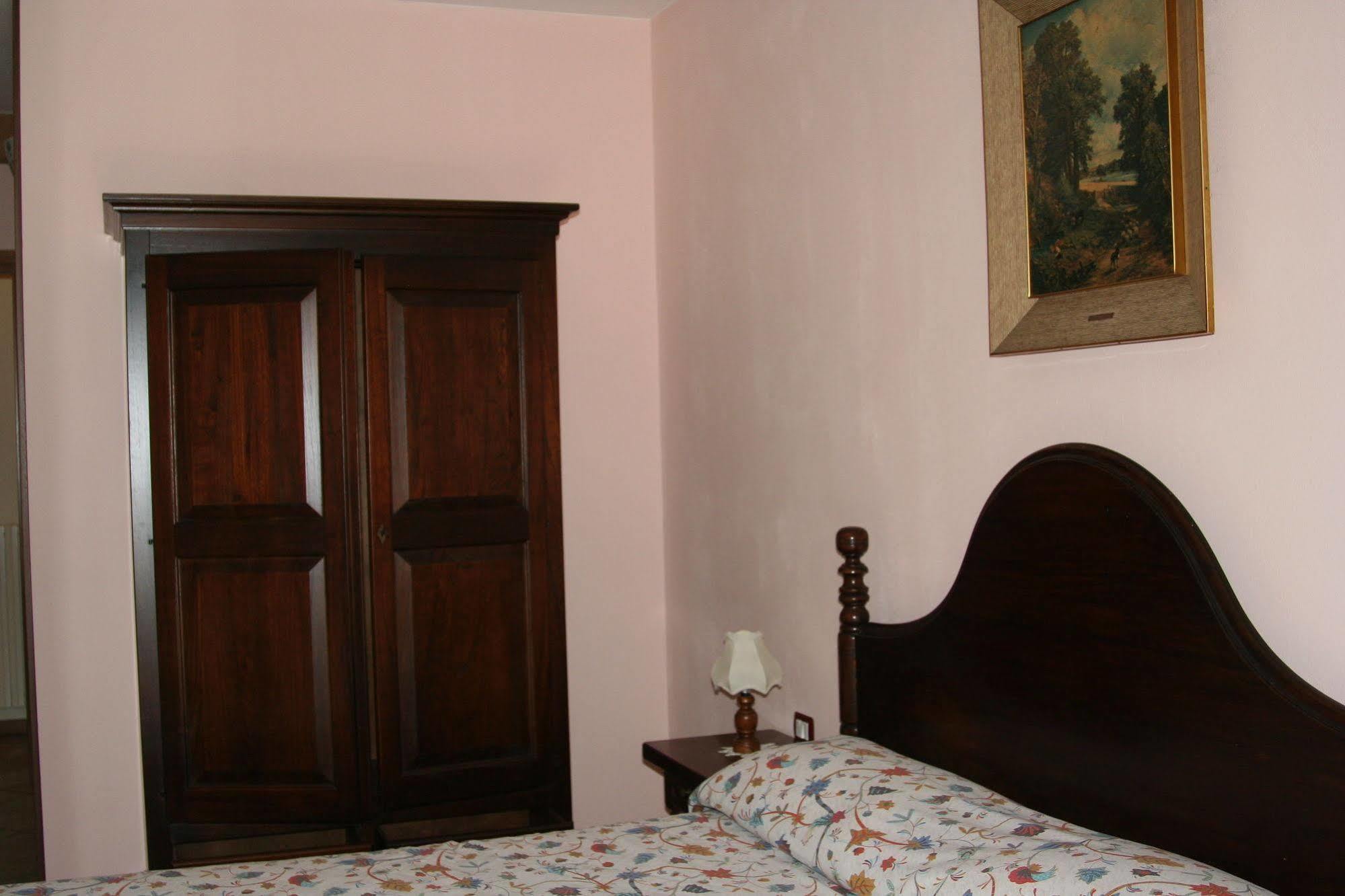 Gattico Agriturismo Altana Del Motto Rosso מראה חיצוני תמונה