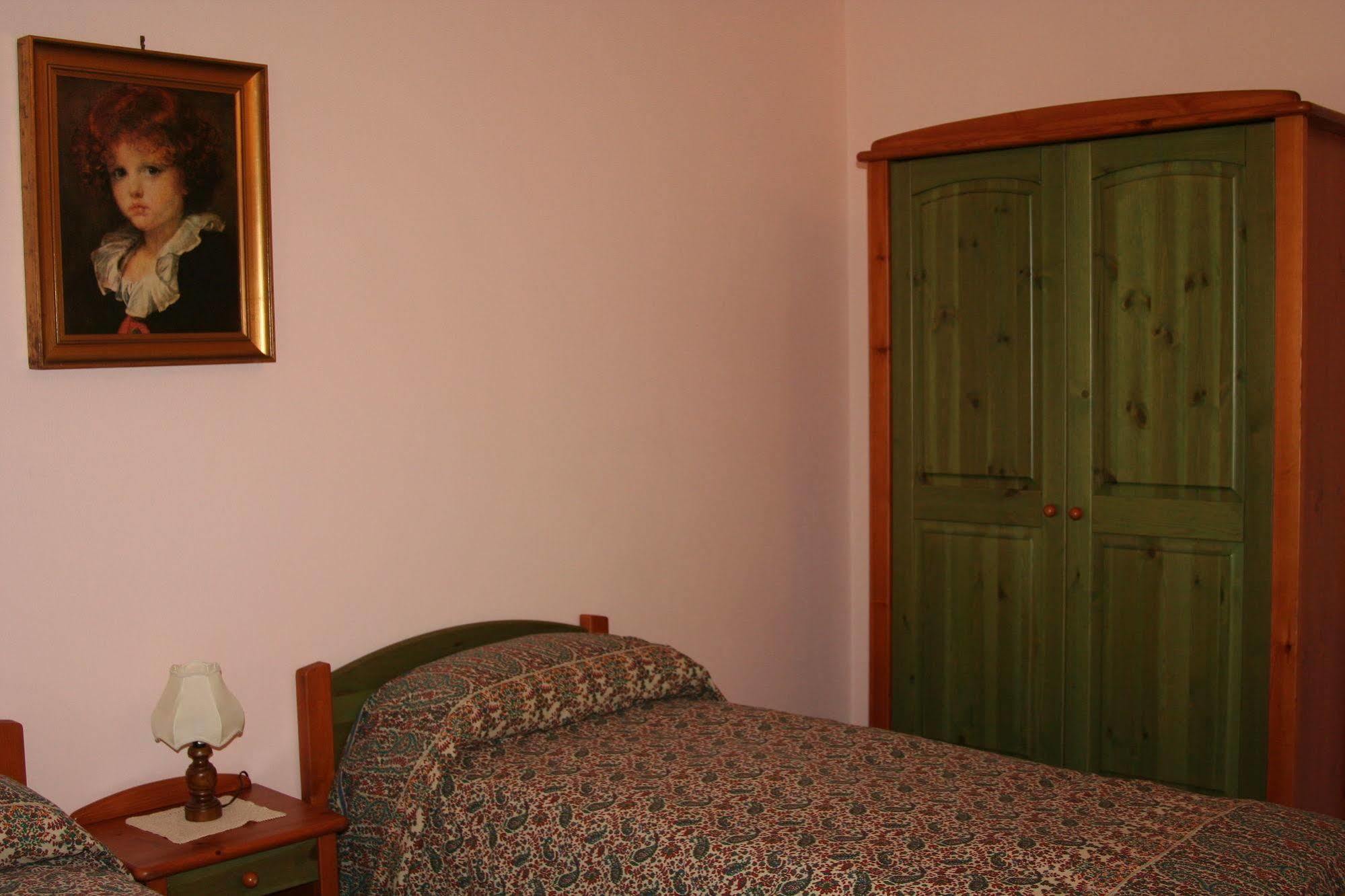 Gattico Agriturismo Altana Del Motto Rosso מראה חיצוני תמונה